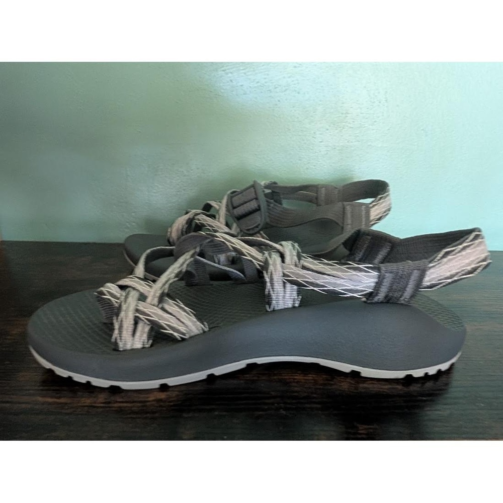Chaco Zx2 Gray Patterned Adjustable Strap Toe Loo… - image 5